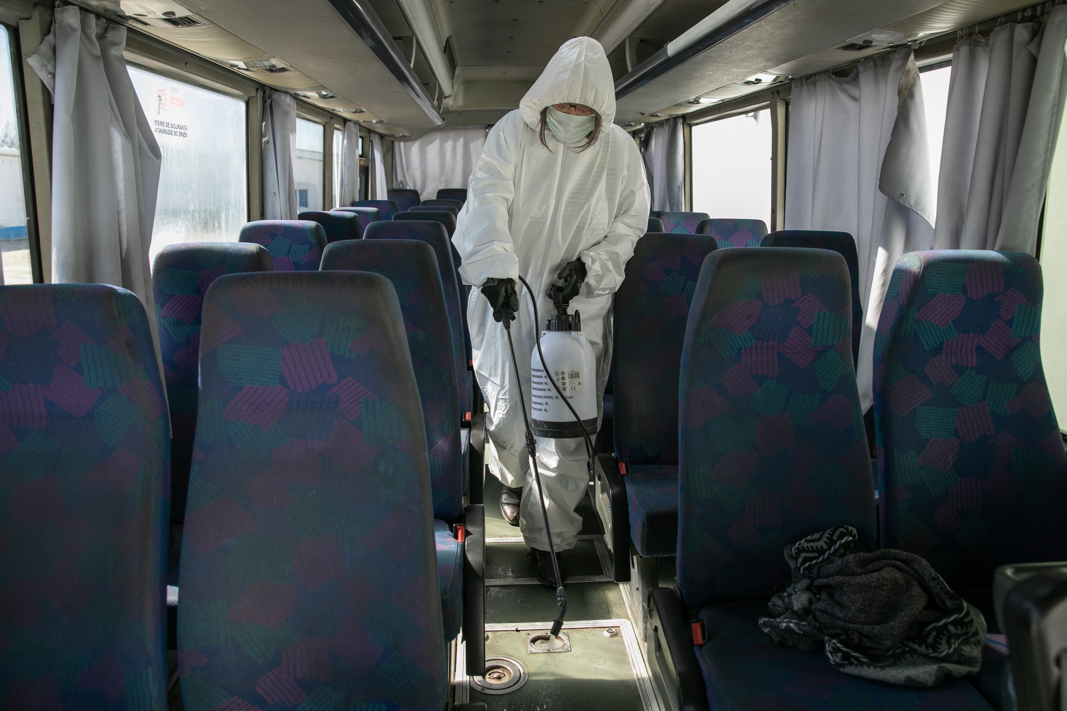 Eroii necunoscuți. 4.000 de ”gunoieri” înfruntă în București pandemia de coronavirus și stigmatizarea: ”Fără ei, în trei zile avem și holeră”