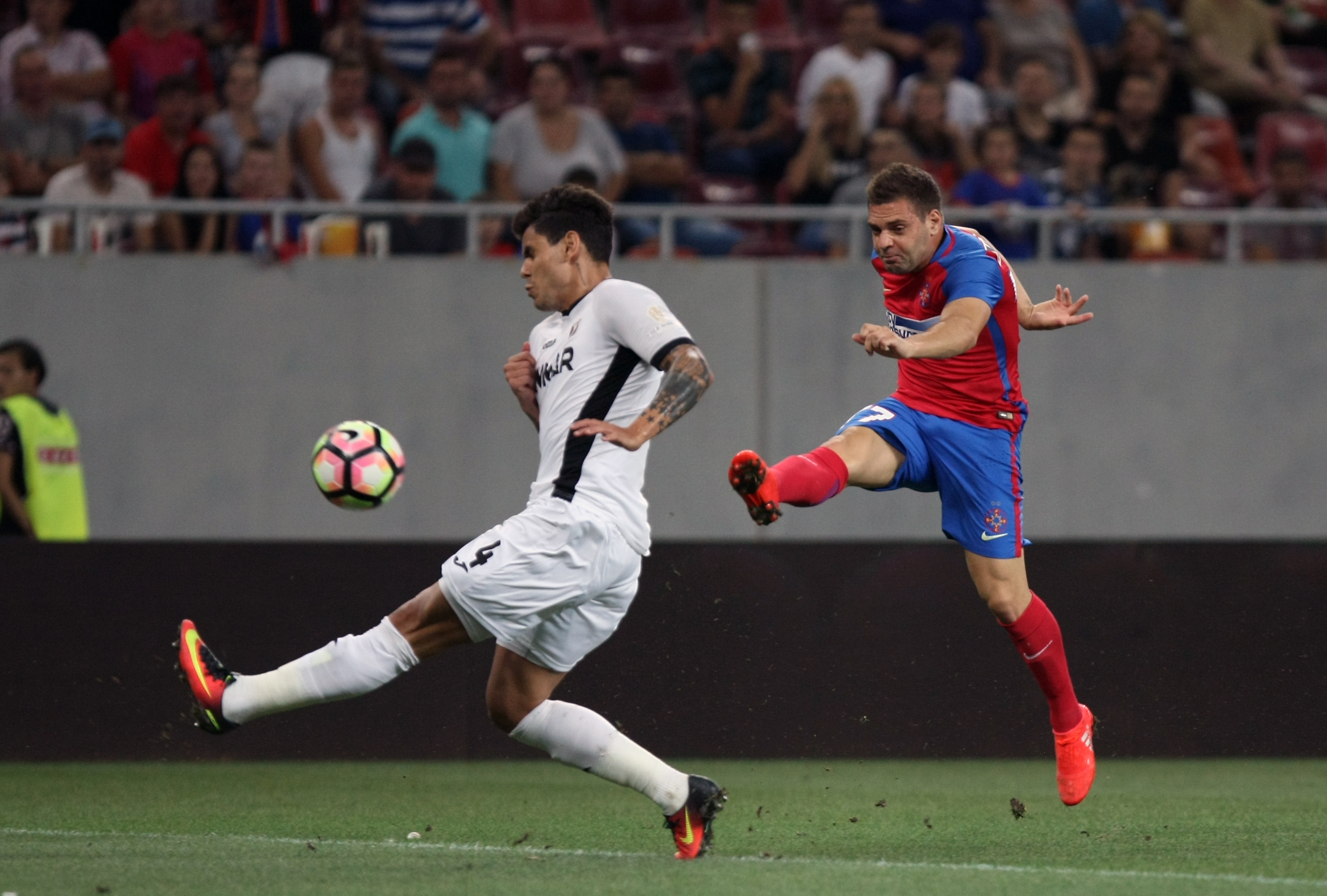 Liga 1, Etapa a 7-a. Steaua - Astra 1-0. GOLdrin a decis jocul, dintr-o lovitură liberă! Junior Morais, eliminat în final! Meciul s-a încheiat cu îmbrânceli/ VIDEO&FOTO