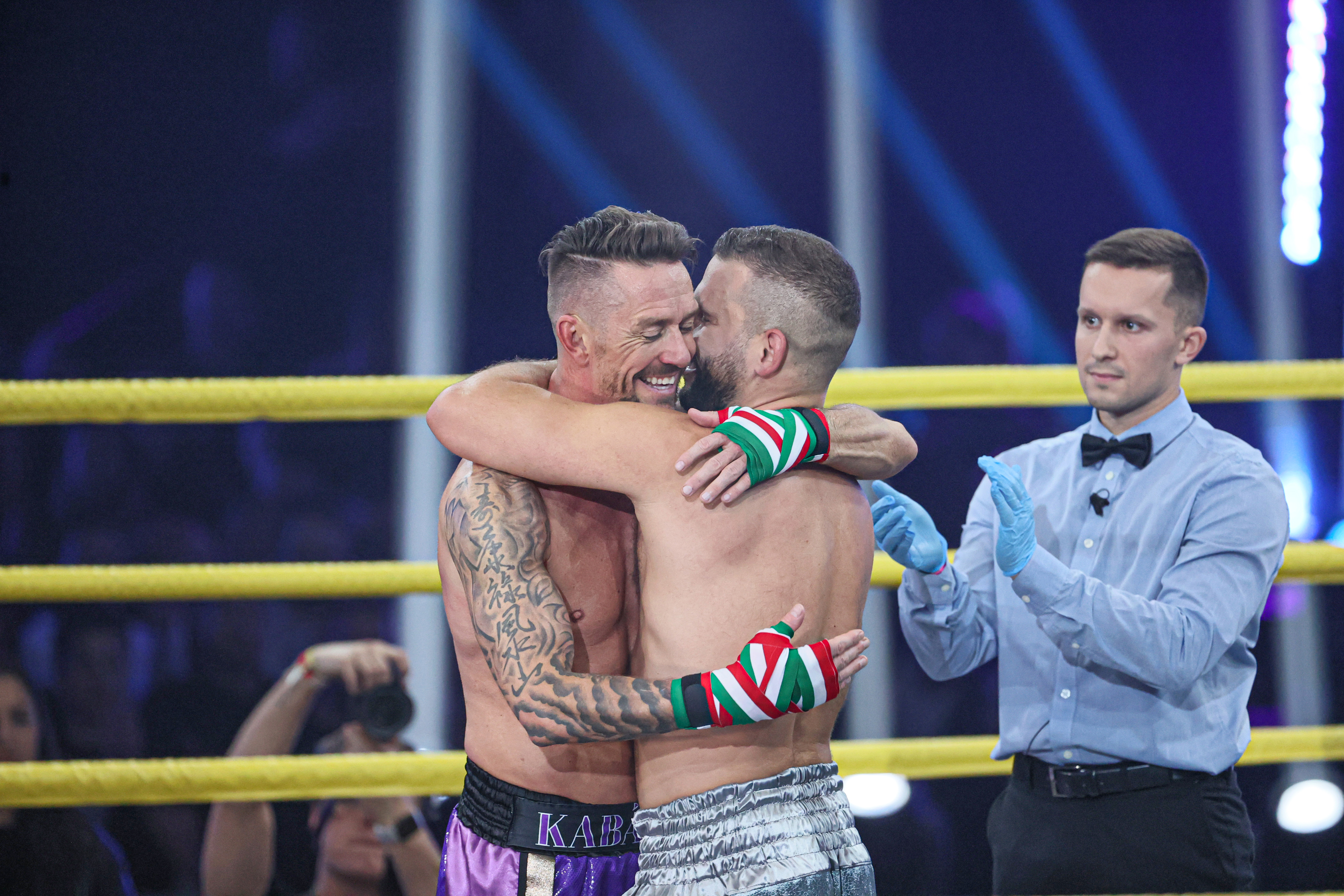 Un fost internațional maghiar a fost bătut și lăsat inconștient de un chef-bucătar, în cadrul show-ului Sztárbox, cel mai urmărit program tv din Ungaria