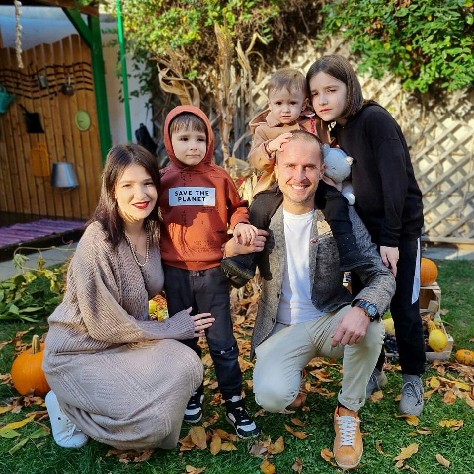 Cum arată casa în care Șerban Copoț locuiește cu cei trei copii. Au voie să deseneze pereții: „Ăsta nu-i motiv de ceartă”