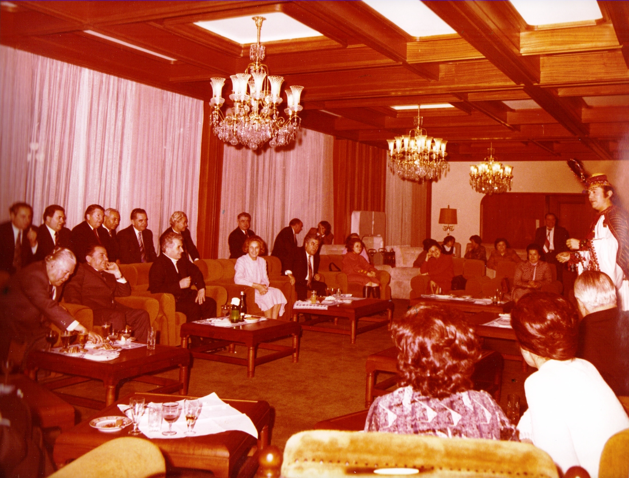 Imagini incredibile de la petrecerile cu lăutari ale lui Nicolae Ceaușescu. Dedicații cu Gică Petrescu și Romica Puceanu
