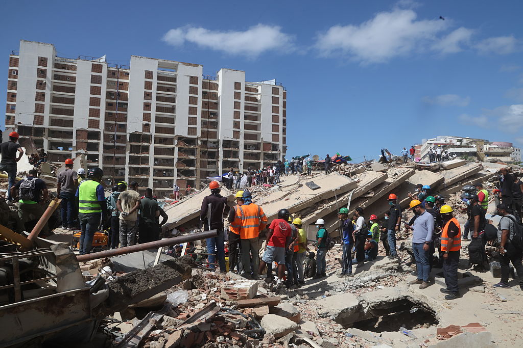 Tânăr scos în viață de sub dărâmături în Venezuela după 106 ore de la cutremurele devastatoare
