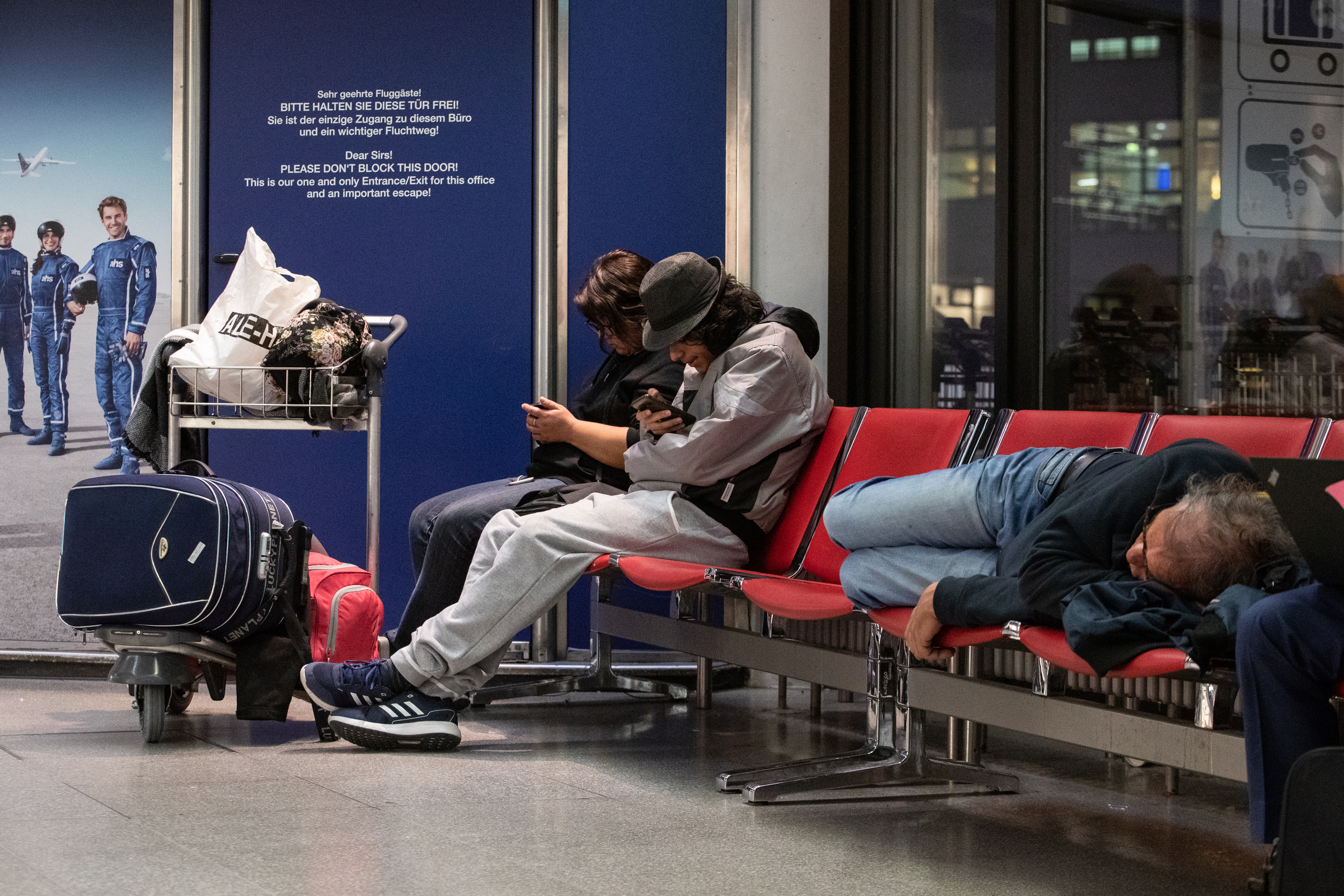 GALERIE FOTO / Grevă pe aeroporturile din Berlin. Aproape 75 de zboruri au fost afectate