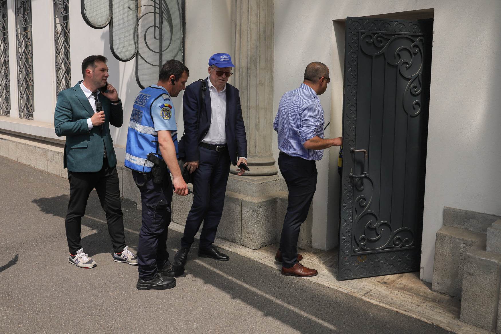 Al doilea protest major al cadrelor didactice. Ce le-a promis Iohannis sindicaliștilor, în a doua săptămână de grevă, în timp ce profesorii protestau la Palatul Cotroceni