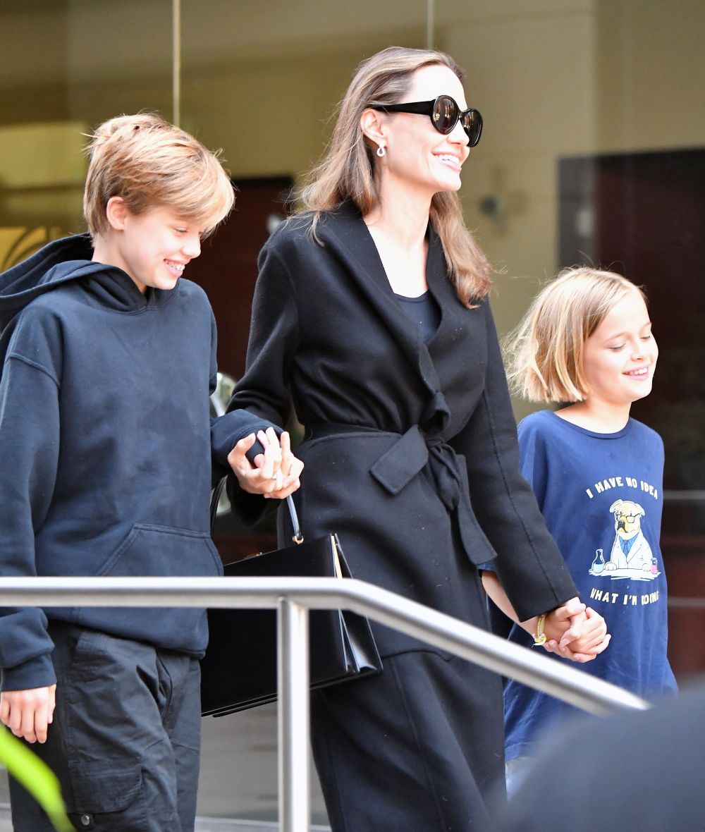 Fiica Angelinei Jolie și a lui Brad Pitt ar urma un tratament de schimbare de sex. Shiloh Jolie-Pitt are 12 ani