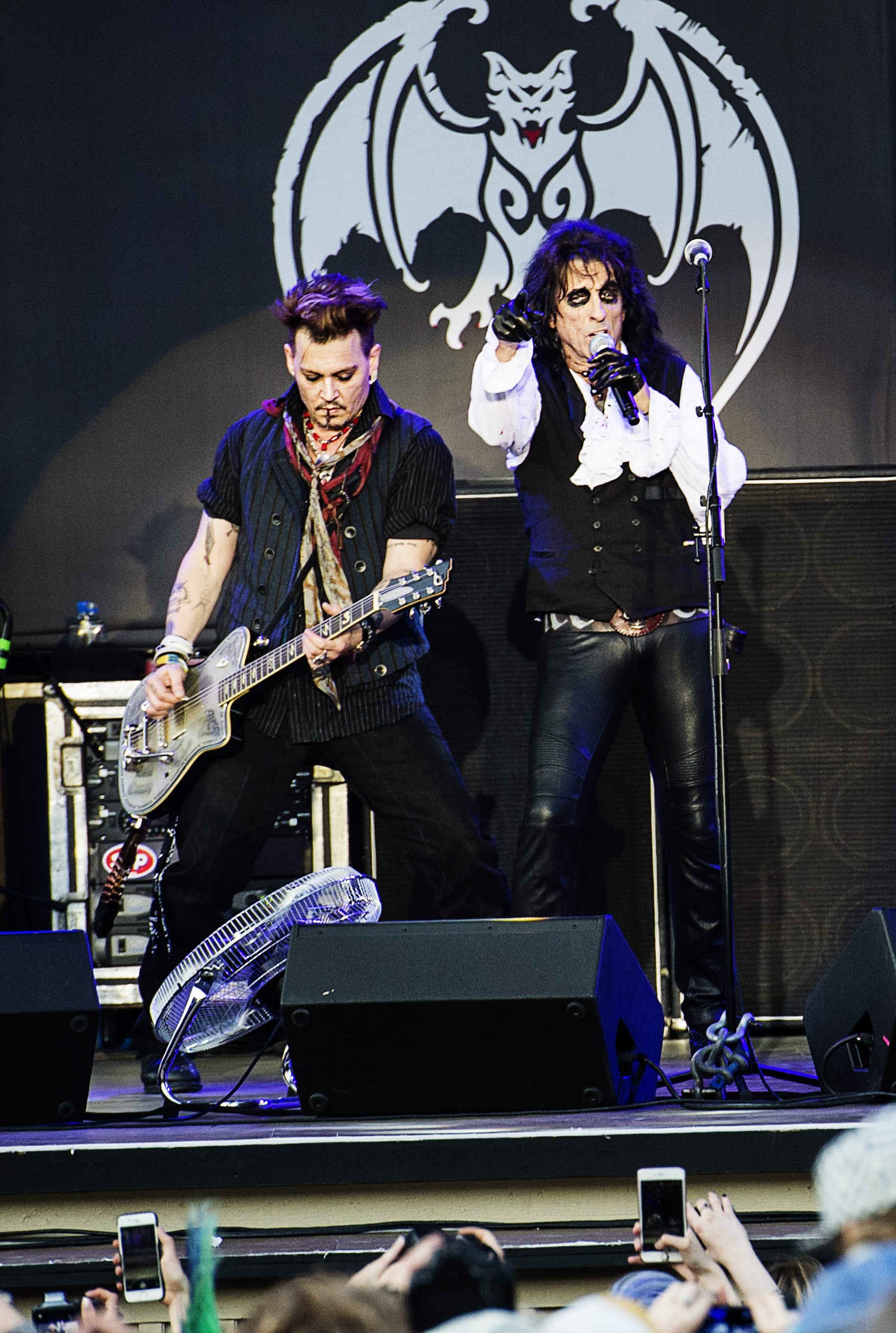 Johnny Depp, găsit inconștient într-o cameră de hotel din Budapesta. Trupa The Hollywood Vampires a anulat două concerte