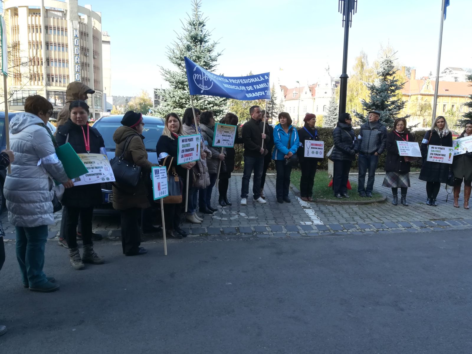 UPDATE: Protest al medicilor de familie și pacienților în București. Mii de oameni, așteptați să picheteze sediile caselor de Sănătate și ale Prefecturilor