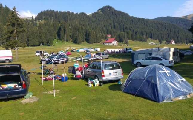 Platoul Padina, ideal pentru o vacanță cu rulota. Oaza de răcoare din Munții Bucegi