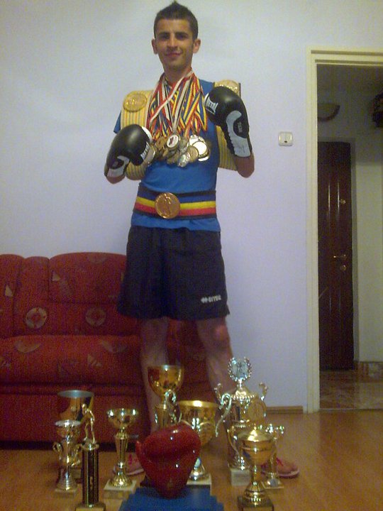 Vasile Sandu, pugilistul român carne de tun în Spania, a fost cvintuplu campion național de seniori și bronz european! ”Și-a bătut joc de talentul lui. Acum e doar actor!” FOTO&VIDEO