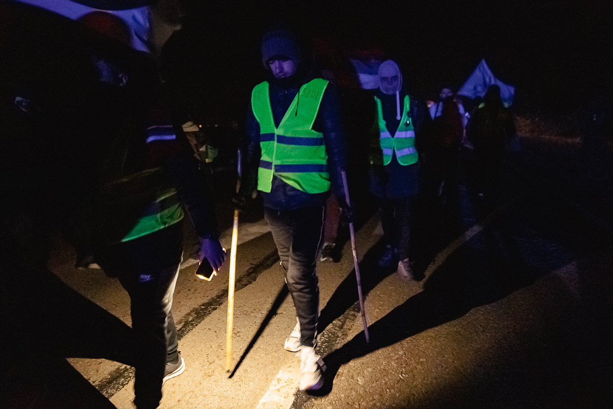 Cum protestează studenții sârbi prin marș și de ce strigă numele Laurei Kovesi