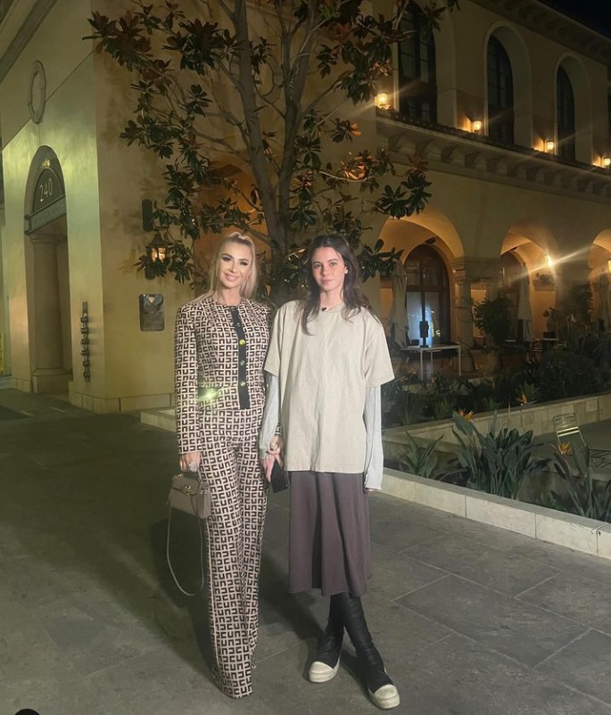 Cu ce se ocupă Rebecca Dumitrescu în America. Fata cea mare a Anamariei Prodan a renunțat la modelling: „Am făcut pentru mama”