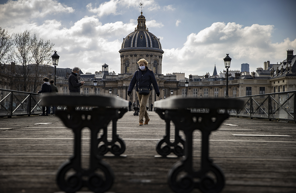 Parisul, dezolant în prima zi de lockdown. Mulți locuitori au părăsit capitala ca să scape de carantină