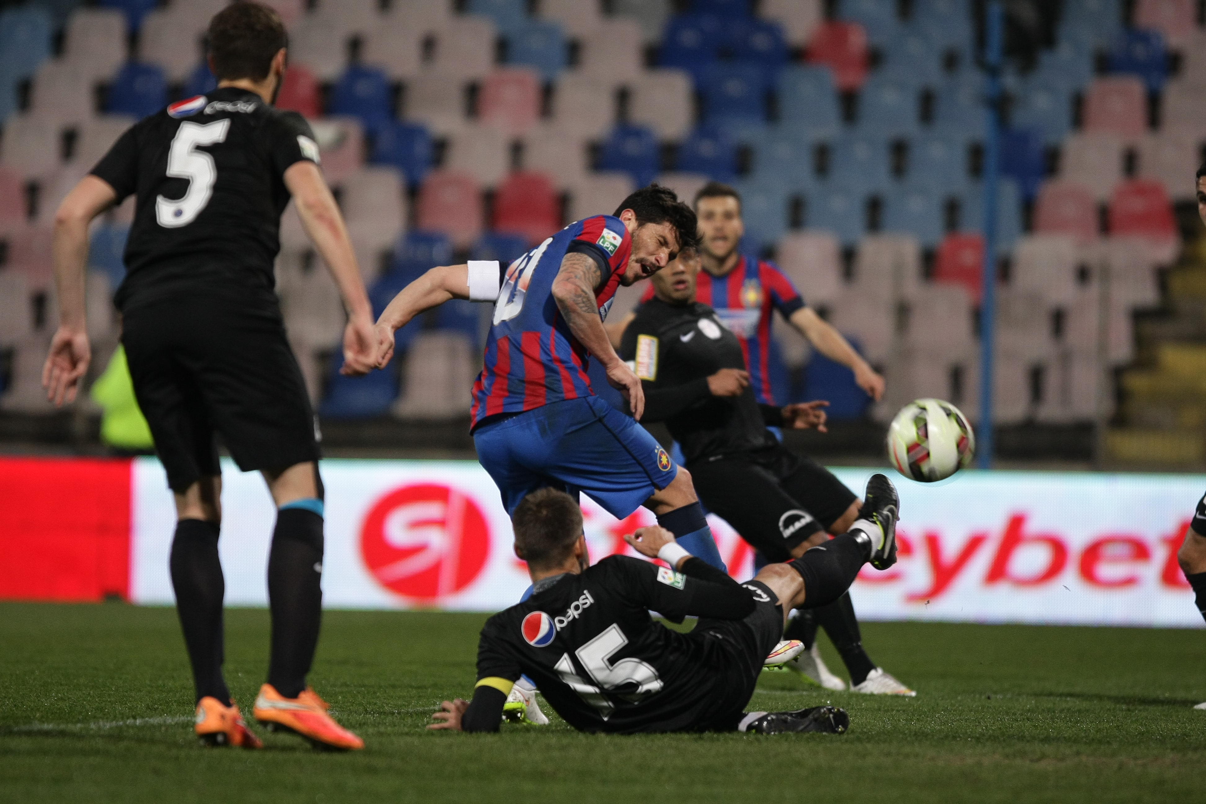 Steaua - Viitorul 4-1. Fără Puțanu pe teren, și ”Dodel” e mare / FOTO&VIDEO