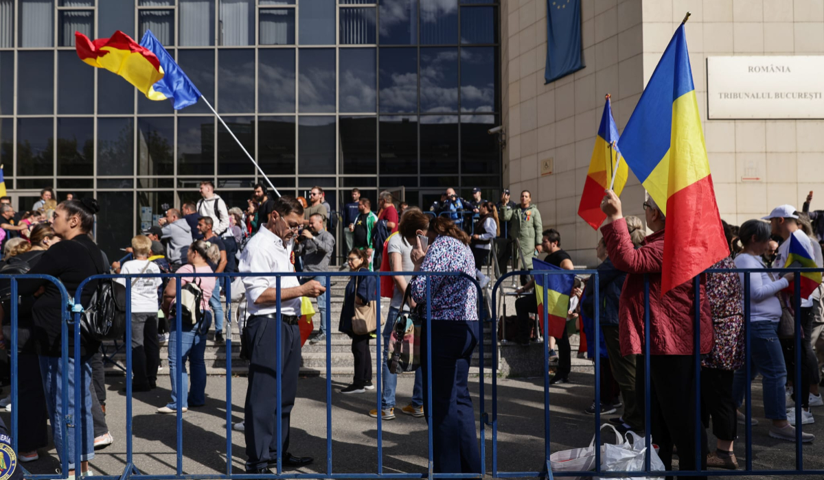Susținătorii lui Călin Georgescu la Tribunalul București