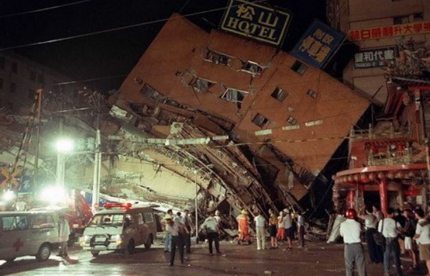 UPDATE / Imagini de la operaţiunile de salvare din Taiwan, ţară zguduită de un cutremur de 6,4 grade - FOTO
