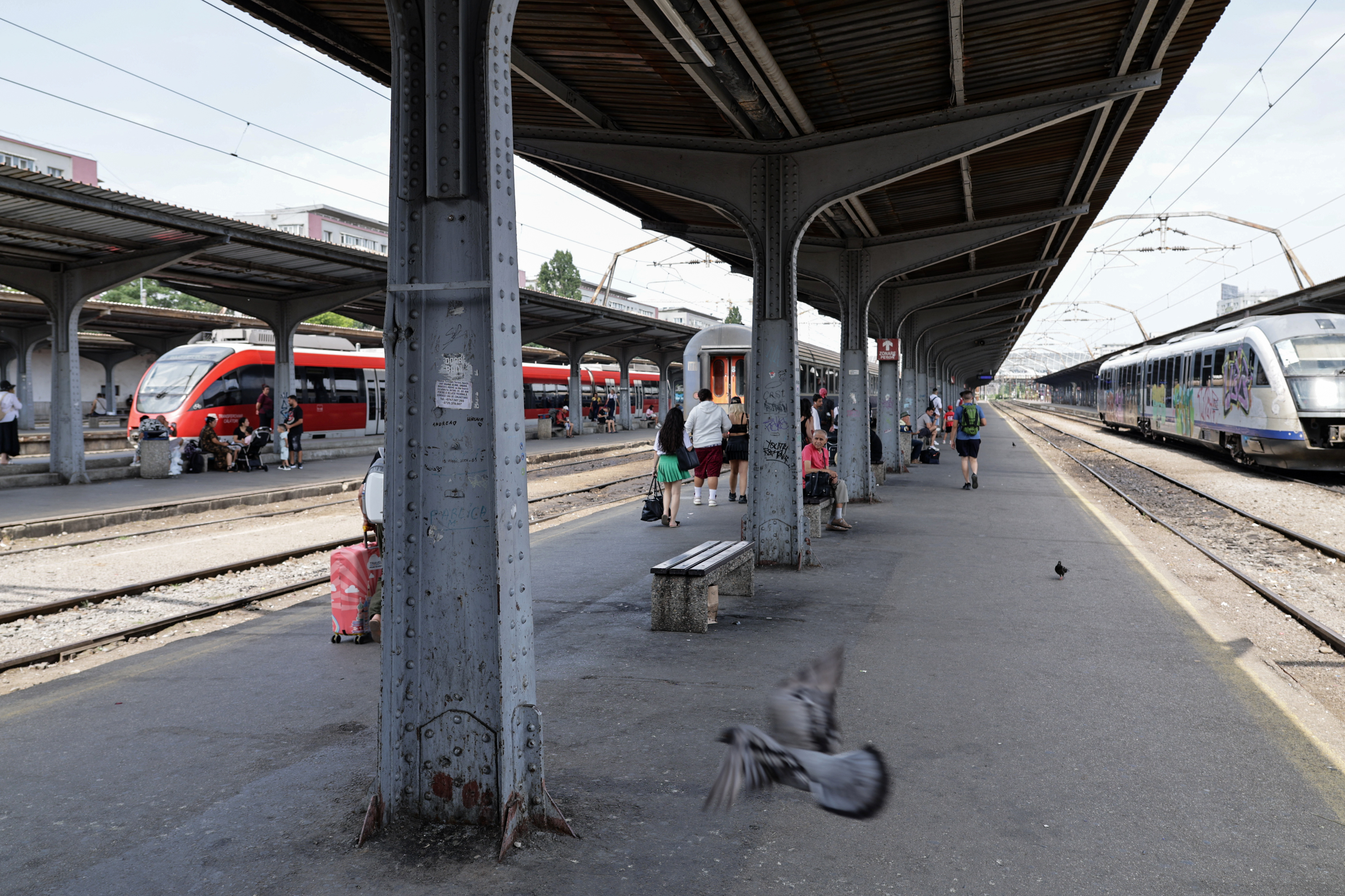Secretul ascuns din Gara de Nord. Stâlpul de pe peronul 7 păstrează și astăzi urmele bombardamentului care a ucis 3.000 de oameni