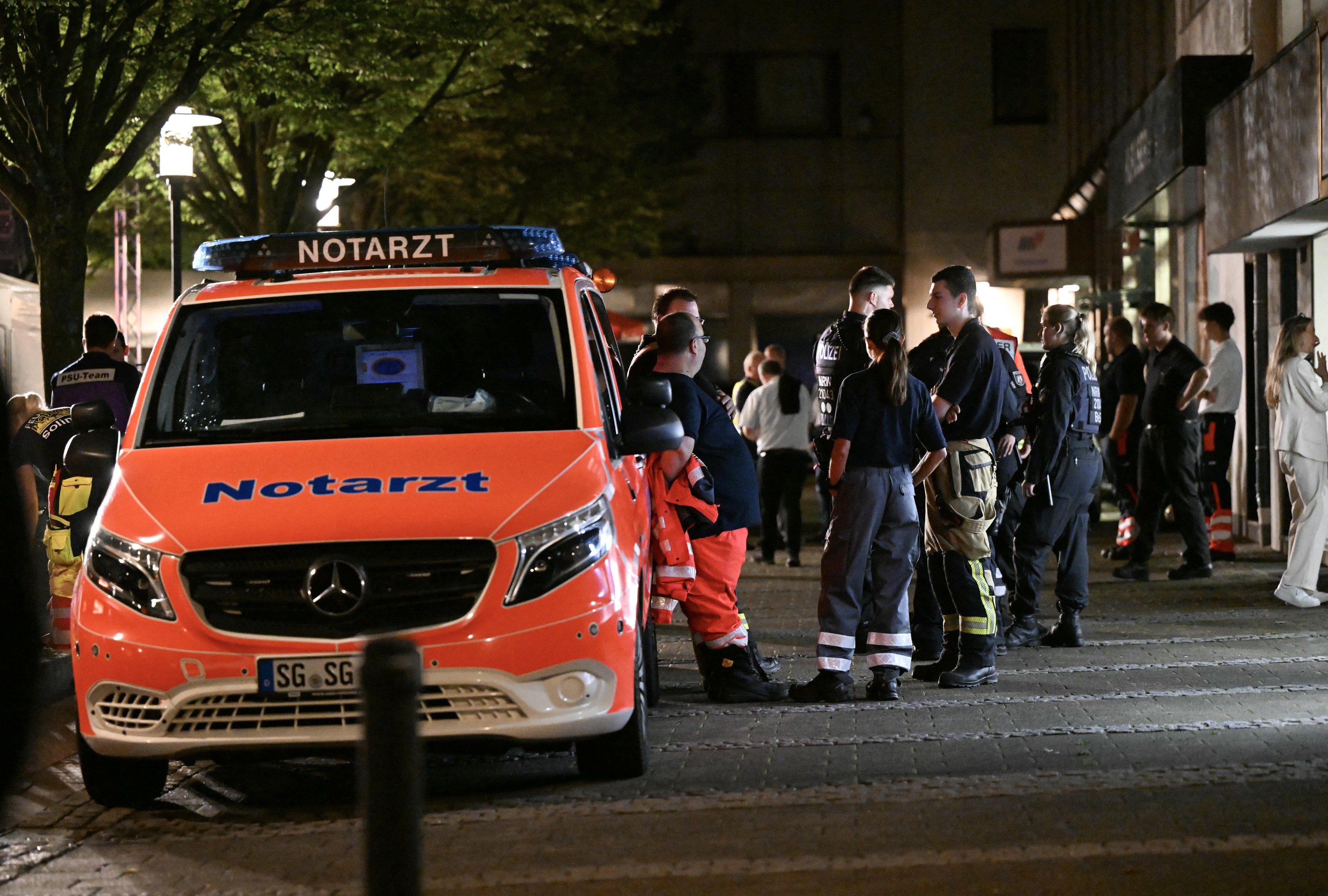 Trei morți și patru răniți, într-un atac cu cuțitul la un festival din orașul german Solingen. Desfășurare de forțe uriașă pentru prinderea atacatorului