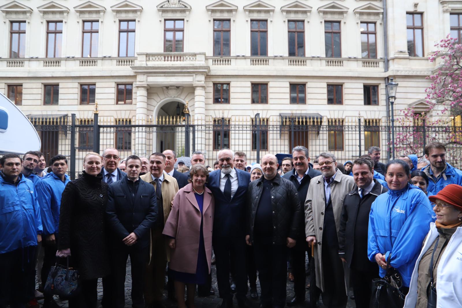 FOTO | ALDE a depus la BEC 400.000 de semnături, pentru alegerile europarlamentare