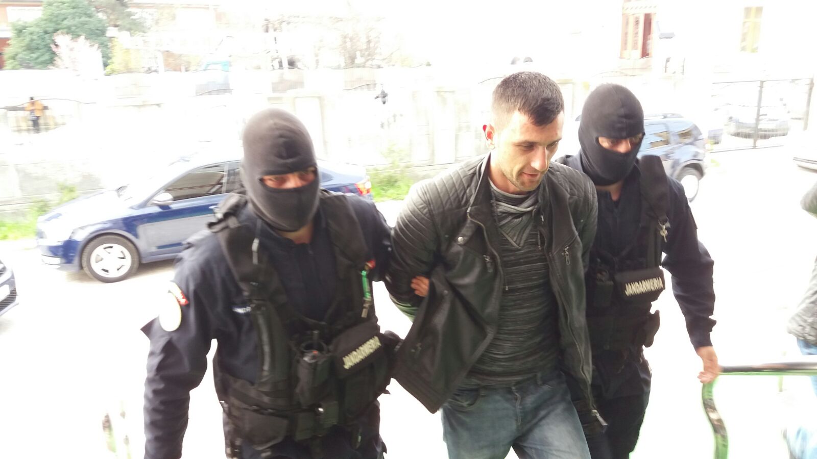 BOMBĂ! Cheloo de la Paraziţii, adus la audieri pentru trafic de droguri!