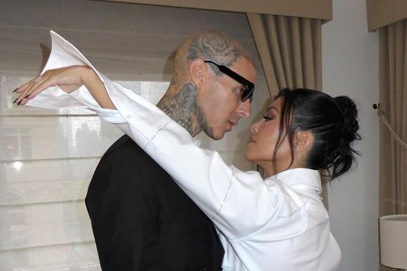 Kourtney Kardashian și Travis Barker au devenit părinți. Ce nume inedit au ales pentru bebeluș