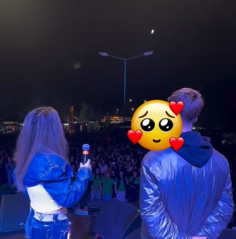 Adda, șocată de vorbele unui puști, după ce l-a invitat pe scenă alături de ea: „Generația viitorului. Trist!”