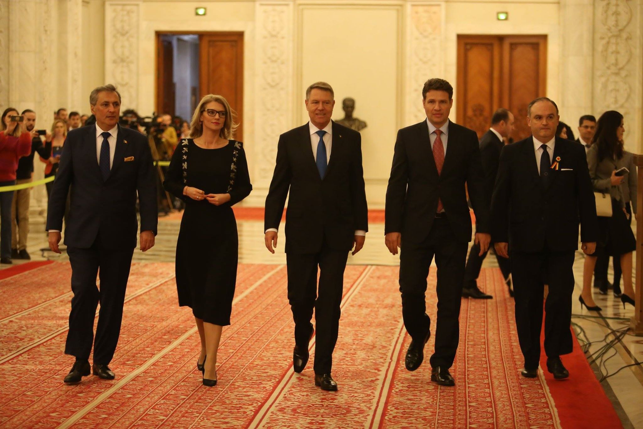 VIDEO / Şedinţă solemnă la Parlament, dedicată Centenarului. Klaus Iohannis: "Mergem în direcția corectă?"; Viorica Dăncilă: "Lansez un mesaj de pace către președintele României"