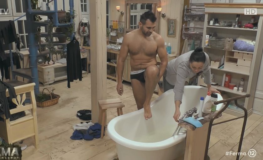 Ce au făcut Brigitte Sfăt și Florin Pastramă în baie, după ce el a pierdut duelul pentru postul de fermier șef | FOTO