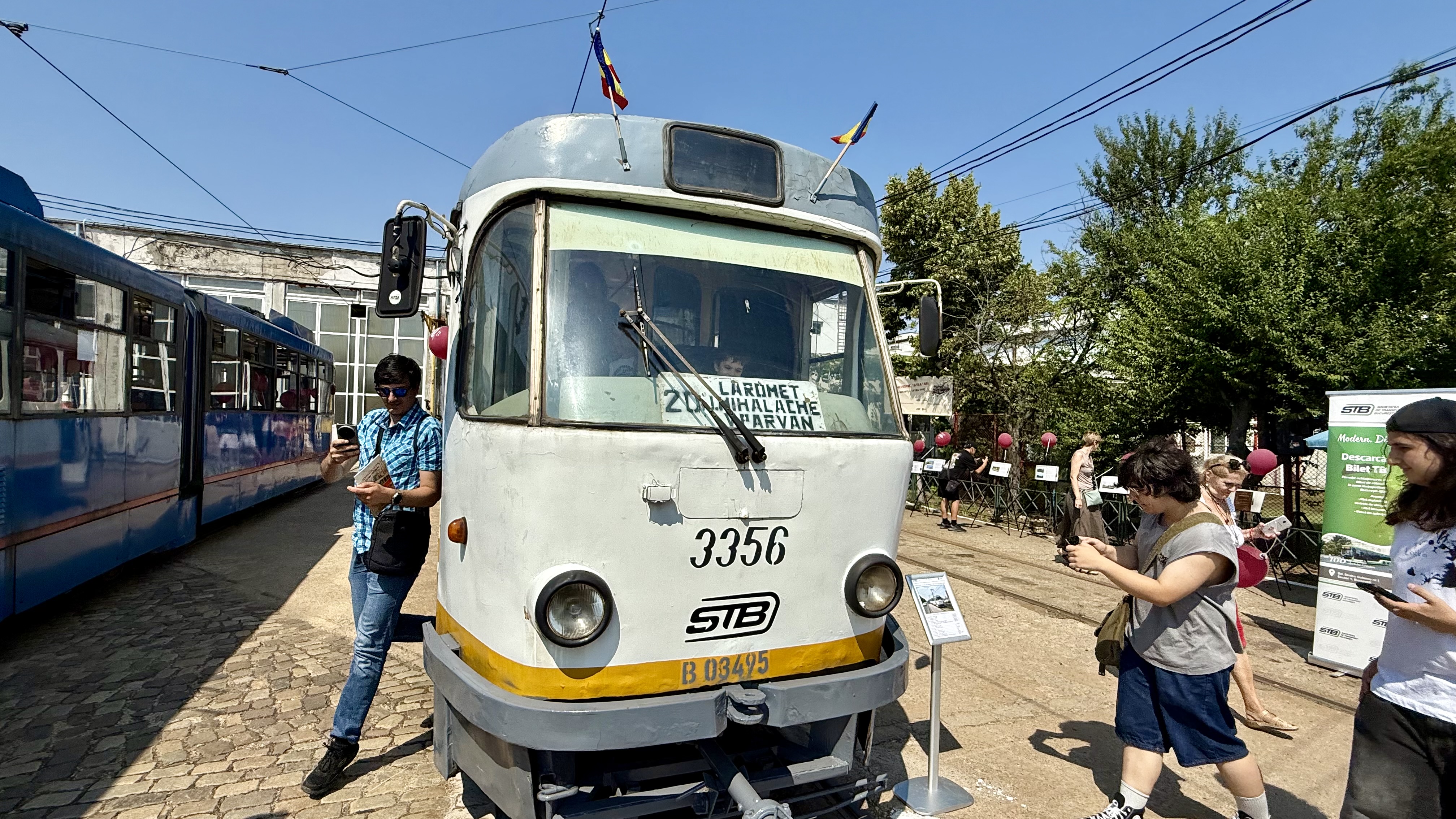 Ultima oprire pentru tramvaiele Tatra: Depoul Militari și-a deschis porțile pentru zeci de pasionați