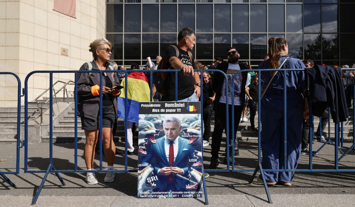Susținătorii lui Călin Georgescu la Tribunalul București