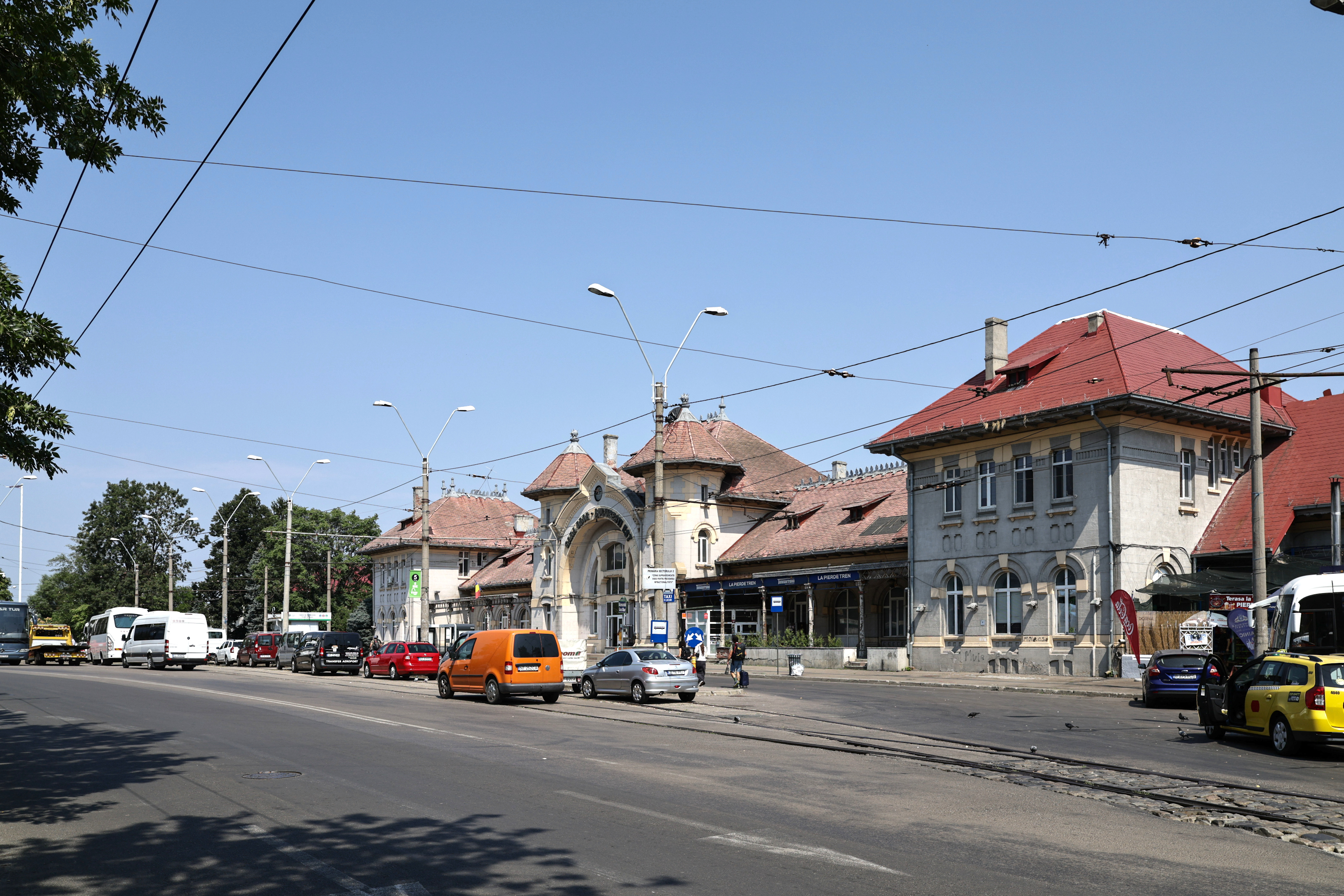 Gara-fantomă din București: dezastru total, cinci trenuri vin și pleacă, iar călătorii așteaptă micii calzi „La pierde tren”