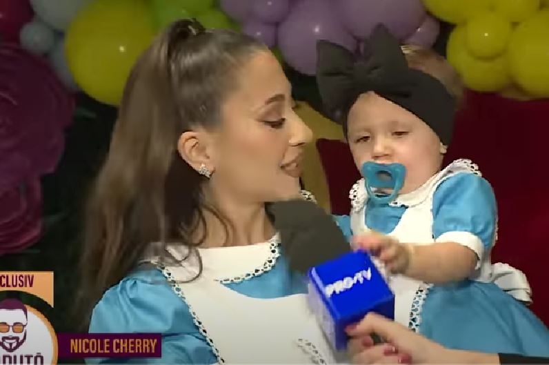 Nicole Cherry i-a rupt turta fiicei sale: „M-am ocupat foarte mult de petrecerea ei”. Ce obiecte a ales Anastasia de pe tavă
