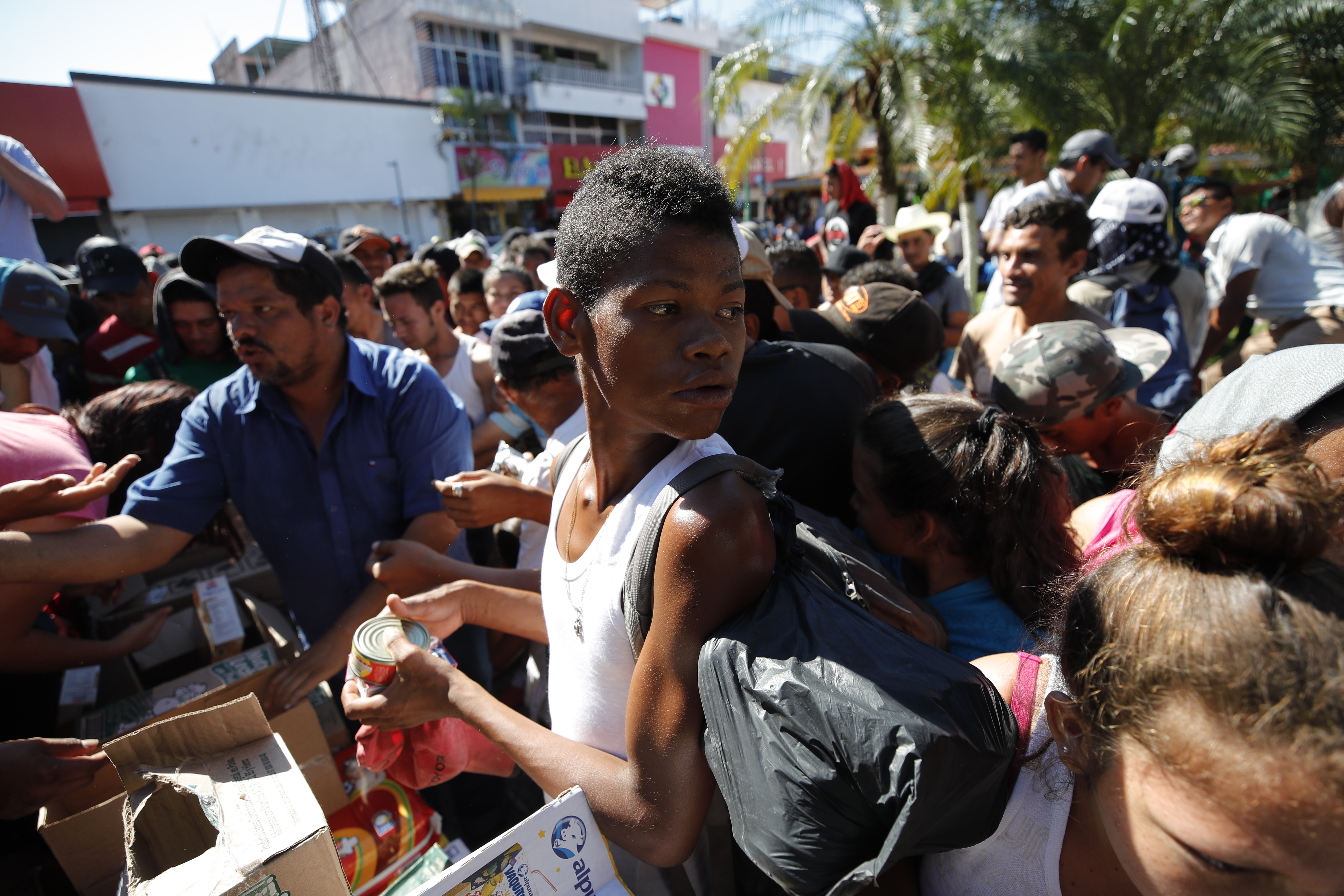 FOTO | Caravana uriașă de imigranți care se îndreaptă spre SUA se micșorează. Decizia luată de mii de oameni