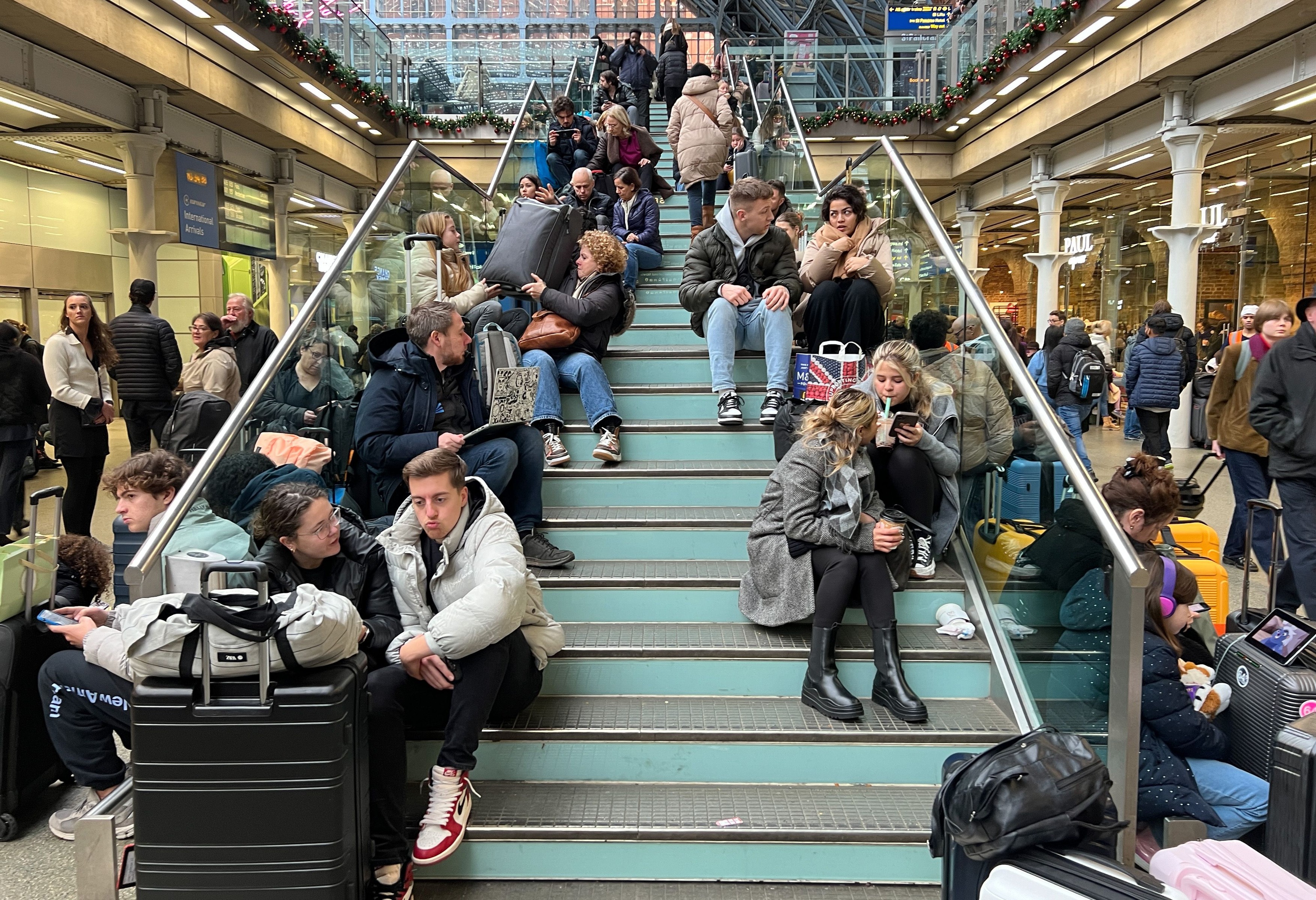 Circulația trenurilor Eurostar din Londra, anulată după ce un tunel de sub Tamisa a fost inundat