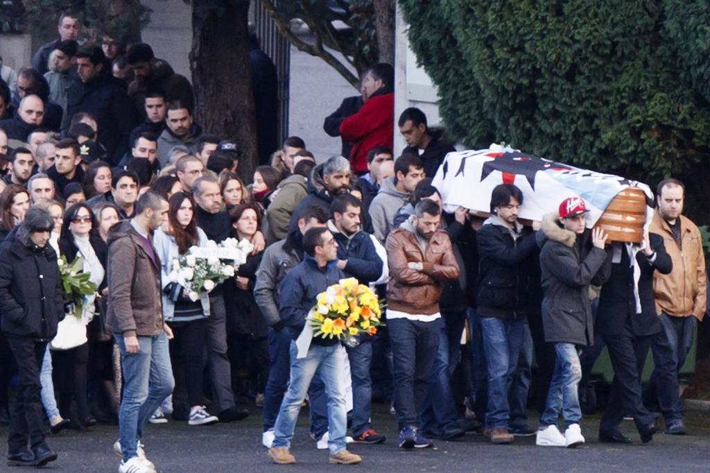 Trei ARESTAȚI în Spania după UCIDEREA unui fan. La funeraliile acestuia a fost puhoi de lume