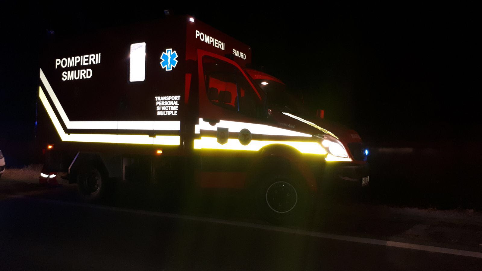 UPDATE: Copil în stop cardio-respirator și trei adulți încarcerați, într-un accident cumplit în Timiș. Copilul a murit/ FOTO