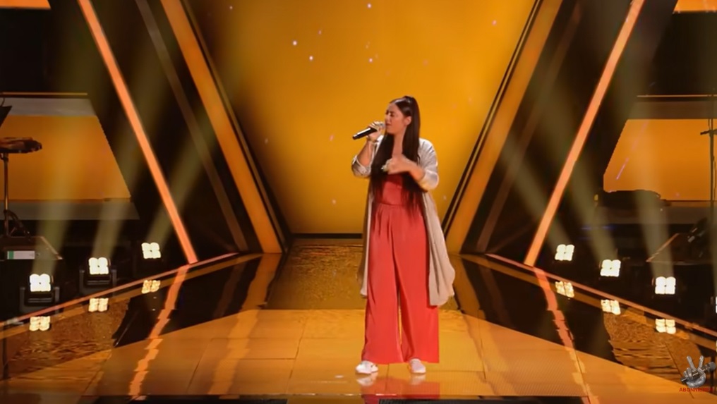 Cine este Nadine, românca devenită celebră la „Vocea Germaniei”. A rămas fără mamă și fără un loc unde să doarmă la 18 ani