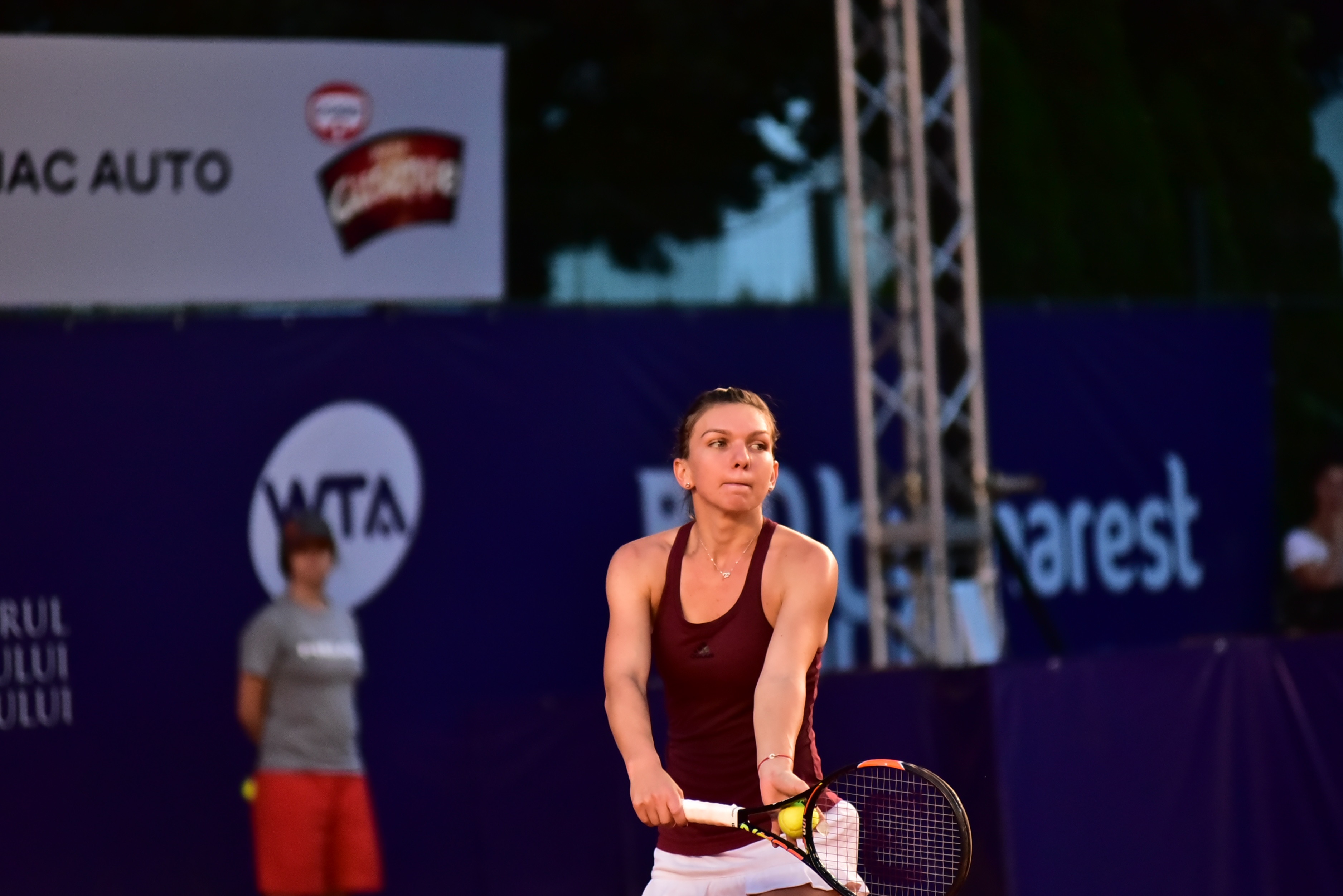 Evantaie şi pălării pentru spectatorii BRD Bucharest Open