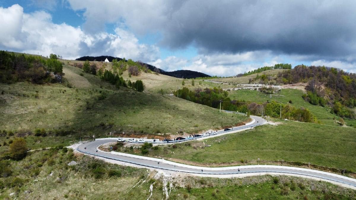 Transapuseana, drumul care scoate din izolare una dintre cele mai frumoase zone ale României. „În 30 de minute ești în mijlocul unui peisaj sălbatic”