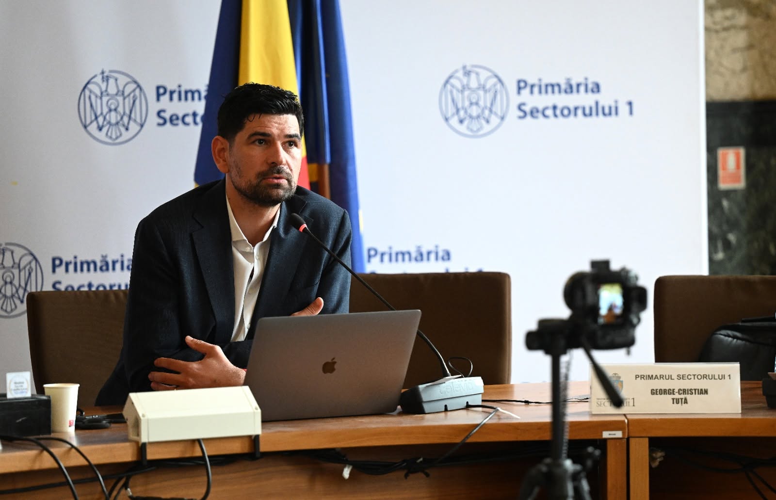 Atacul cibernetic de la ANCPI scoate din umbră rețeaua de firme cu relații politice care digitalizează instituții din România. Carlo Burci, Radu Negulescu și Frank Timiș, implicați în „dezvoltarea platformelor” de la Cadastru