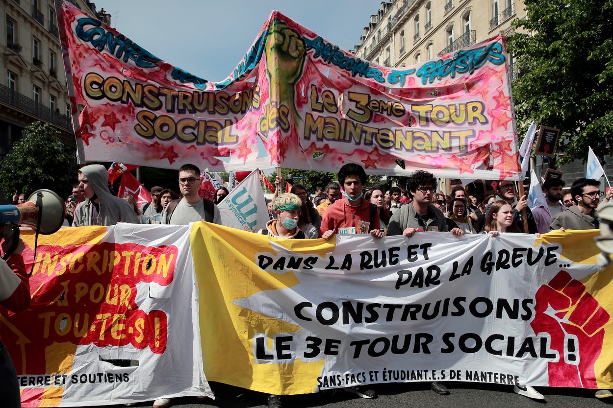 Proteste violente la Paris. 250 de mitinguri au fost organizate duminică în Franța de cei care îl contestă pe Macron