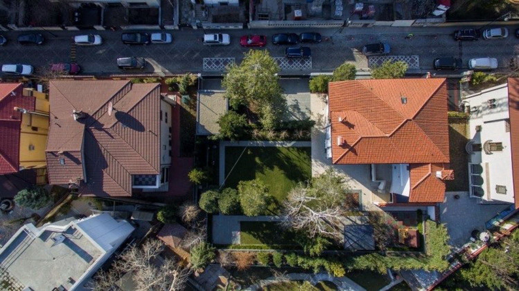 FOTO | Dinu Gheorghe își vinde vila din Primăverii cu 5 milioane de euro! Are pivniță cu ușă blindată, 10 camere, 7 băi și 10 locuri de parcare