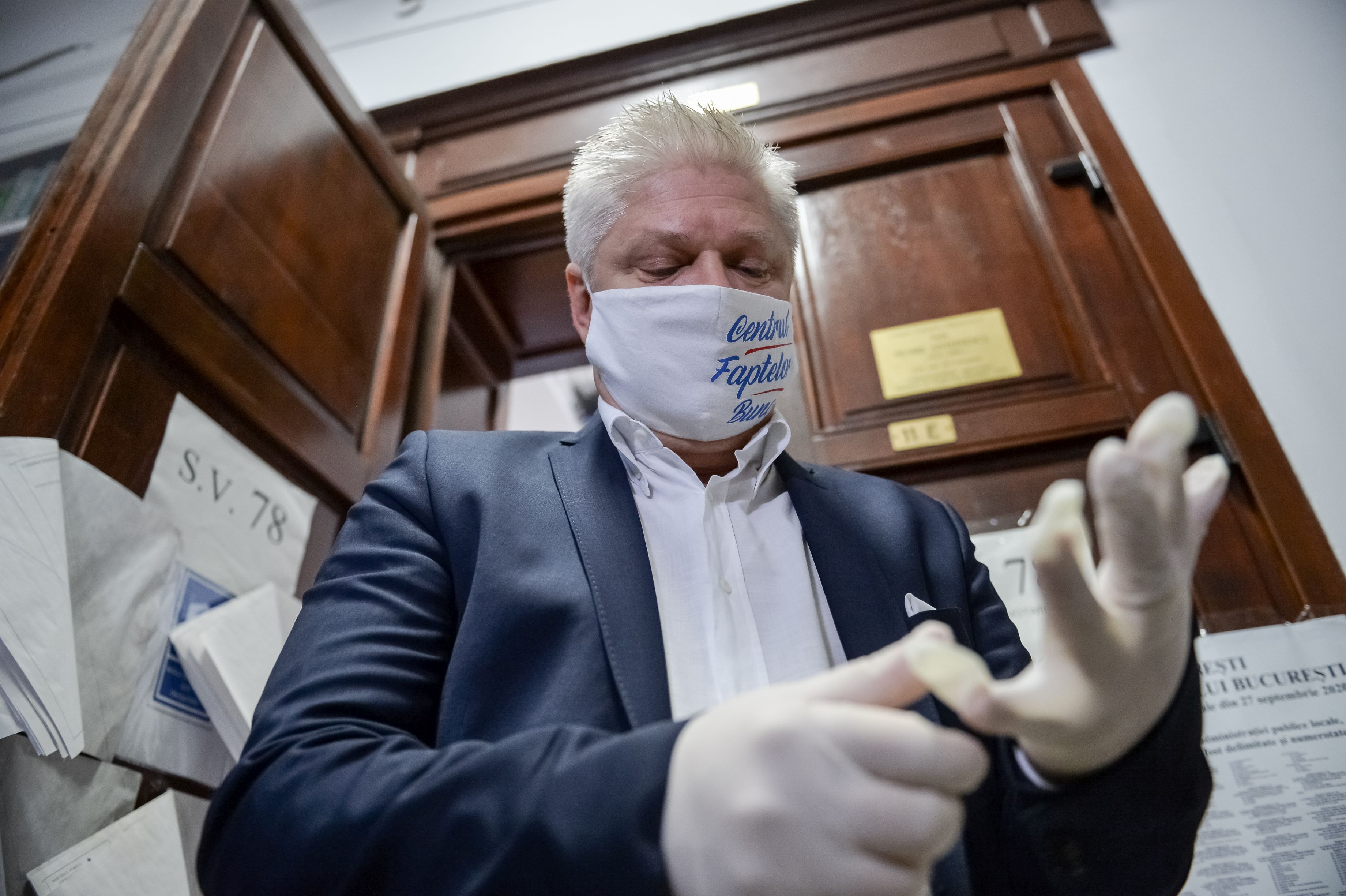 Alegeri locale 2020. Ziua votului în 50 de imagini