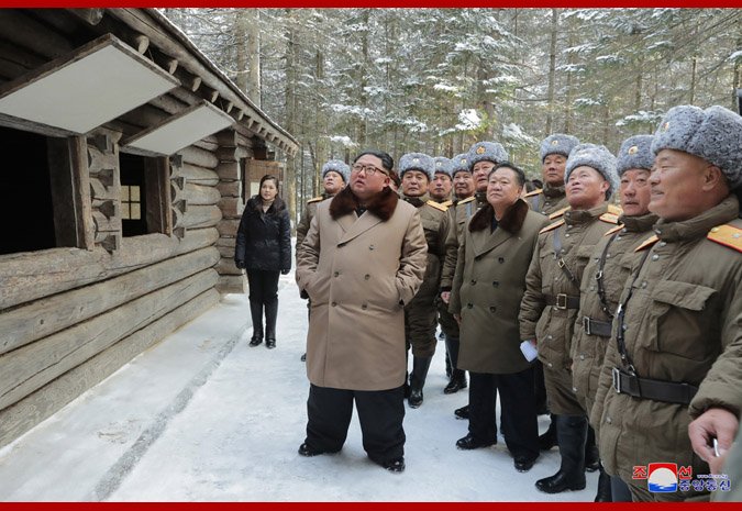 Kim Jong Un, călare pe un cal alb, pe muntele sacru al Coreei de Nord. Imaginile misterioase care prevestesc un anunț major