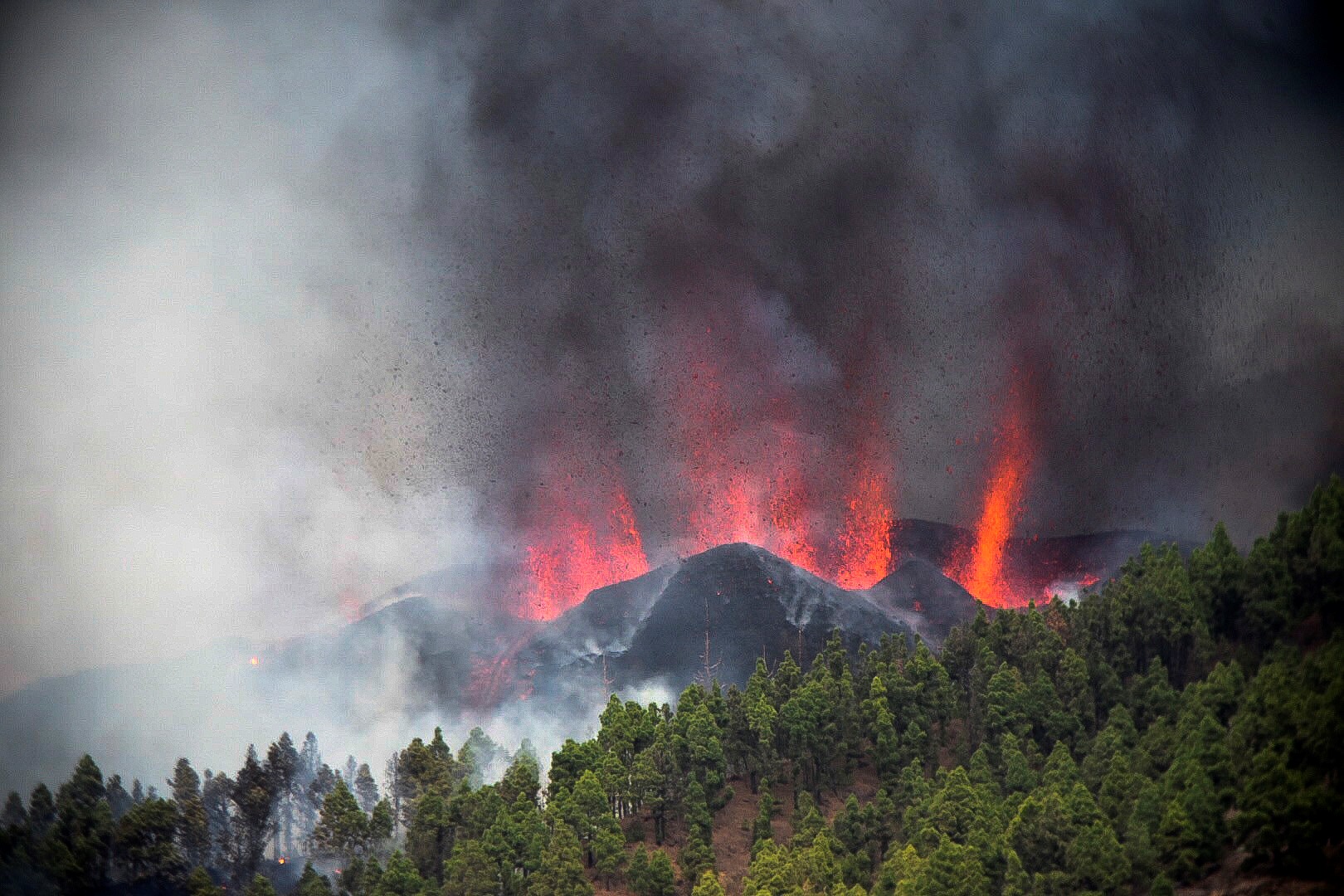 85 de zile de erupție, fără oprire. Vulcanul din Canare a doborât un record