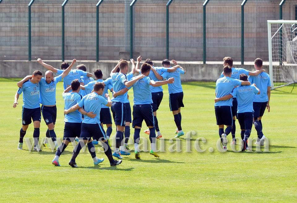GALERIE FOTO / Suporteri campioni! Fanii s-au înghesuit să-i vadă pe stelişti la antrenament