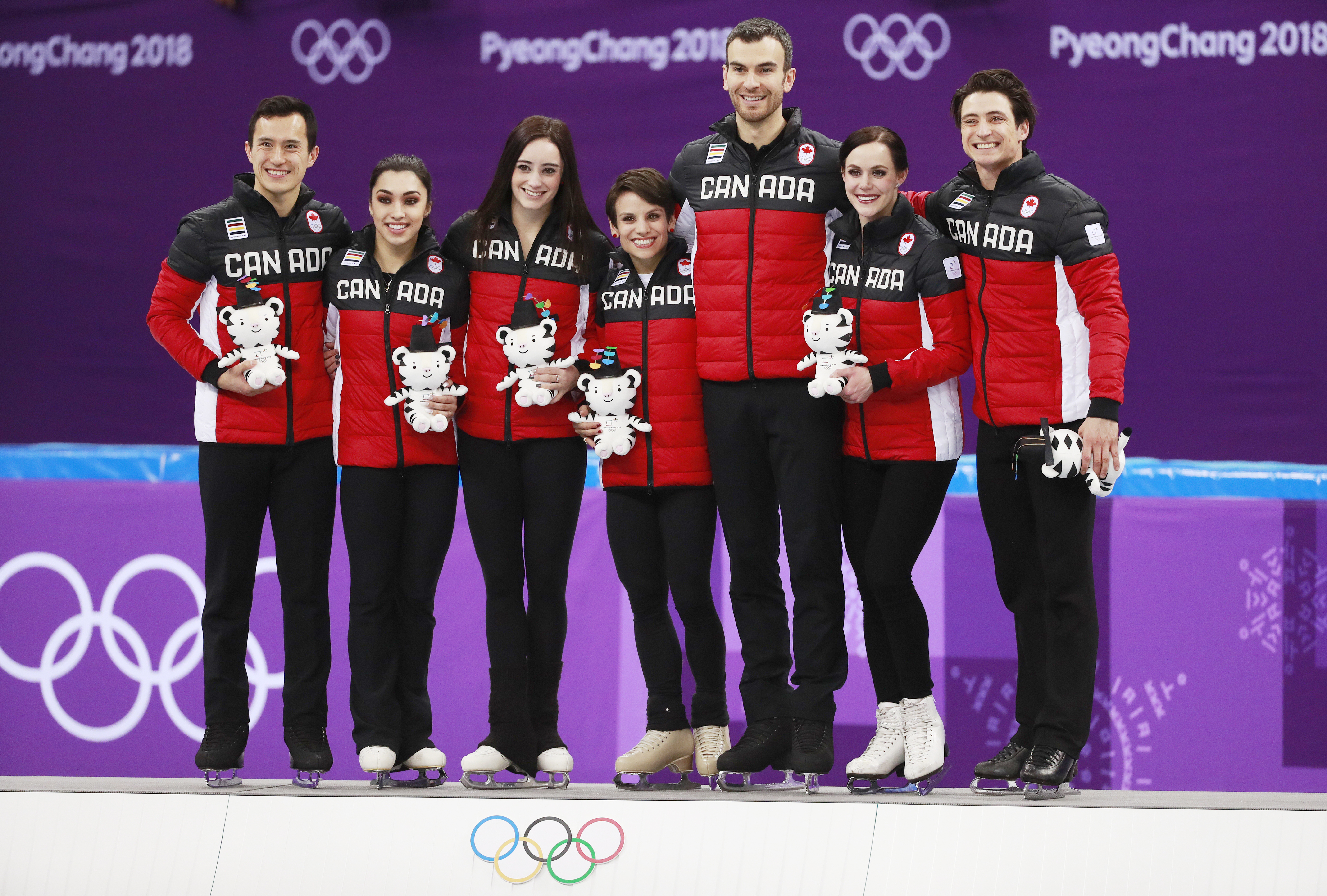 Medalie de aur pentru Canada în concursul de patinaj artistic pe echipe de la Jocurile Olimpice de iarnă 2018 | FOTO
