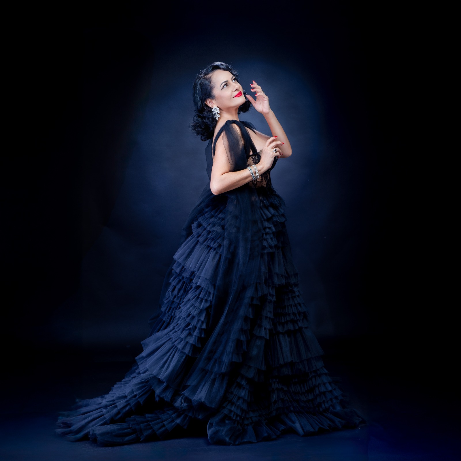 Carmen Trandafir a lansat un nou album, „Măști”: „Întorci clepsidra și-ți scrii povestea de la început”