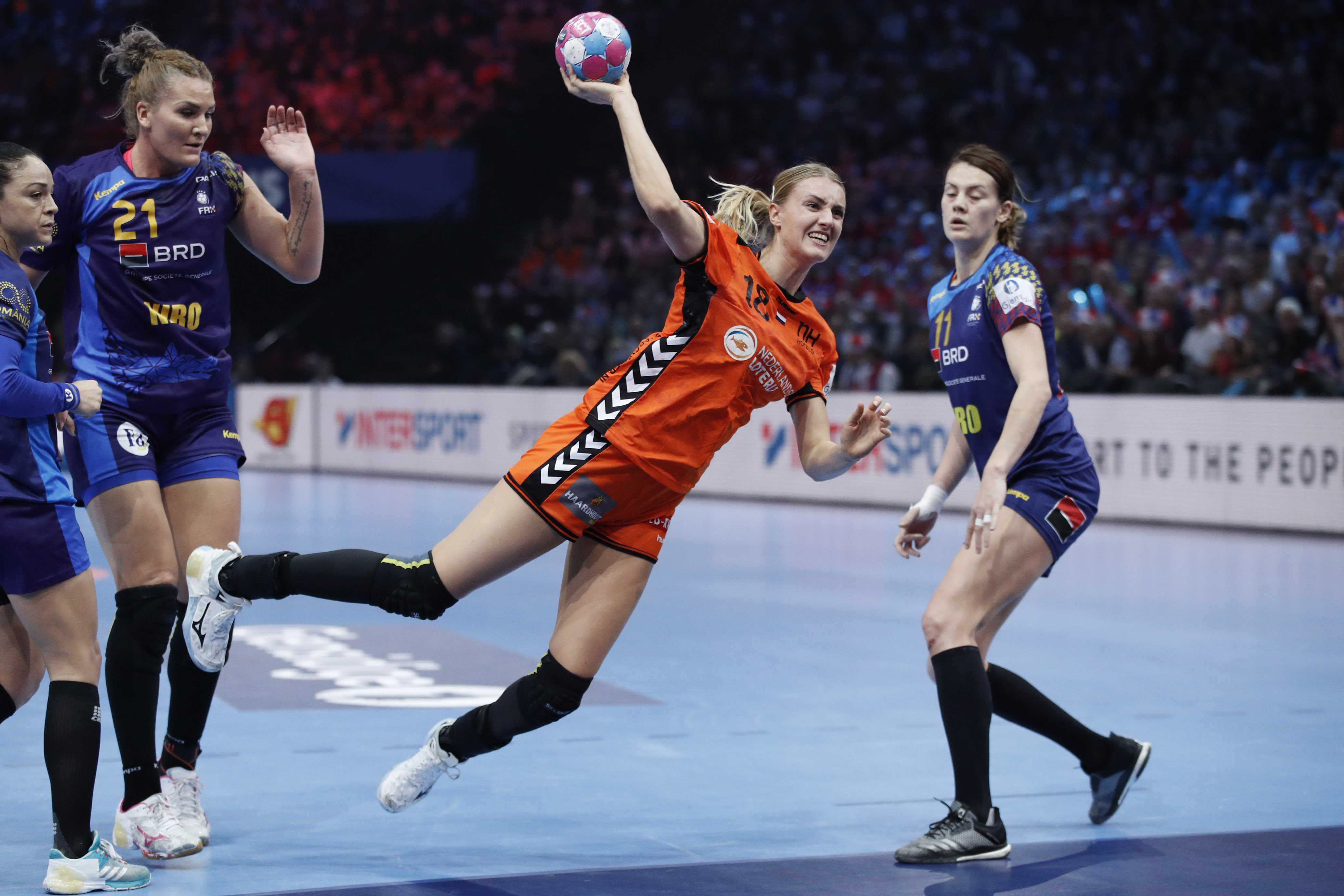 România a fost învinsă de Olanda în finala mică de la Euro 2018 de handbal feminin. Prea mici pentru podium! | FOTO&VIDEO