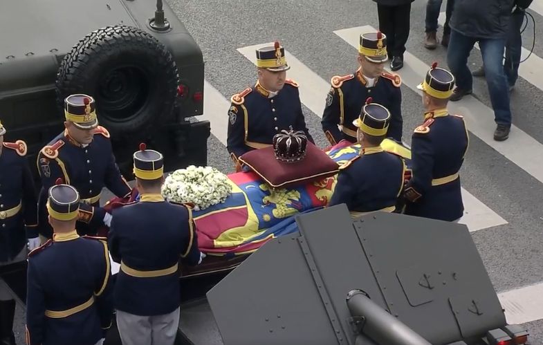 FOTO&VIDEO. România și-a luat rămas bun de la Regele Mihai. Ultimul drum pentru ultimul Rege al românilor