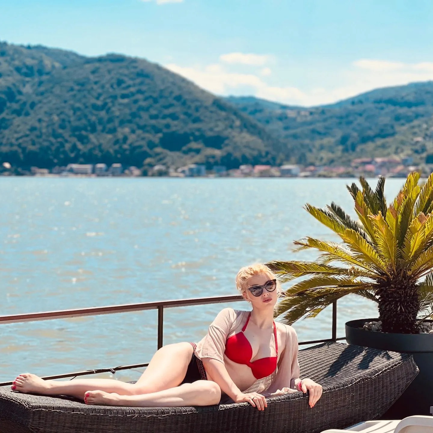 Cum arată acum Corina, fosta soție a lui Marian Drăgulescu. A pozat chiar și în costum de baie
